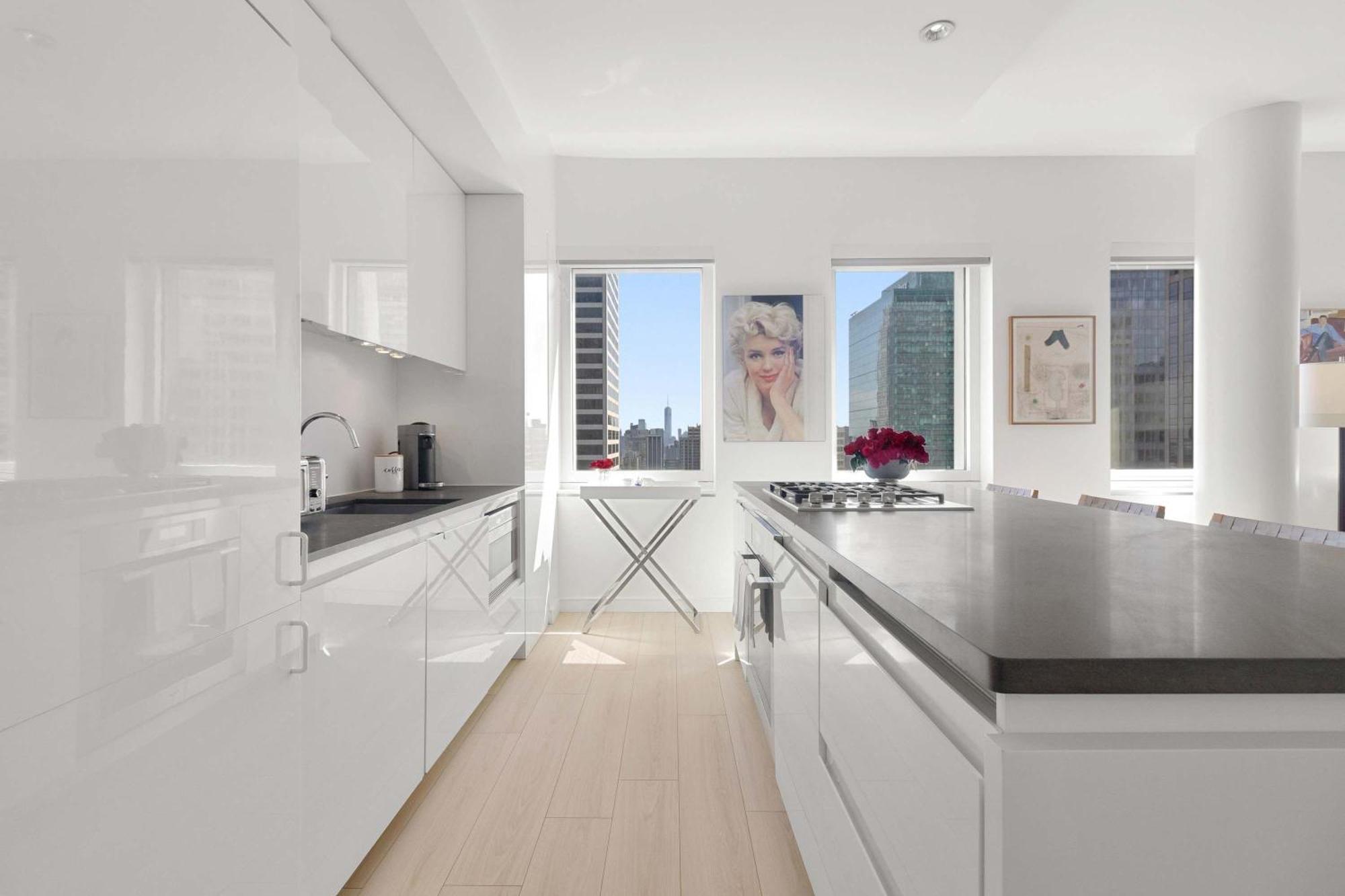 Corporate Or Luxury 4 Bedroom Penthouse Steps From Times Square Sleeps 8 Holiday home New York