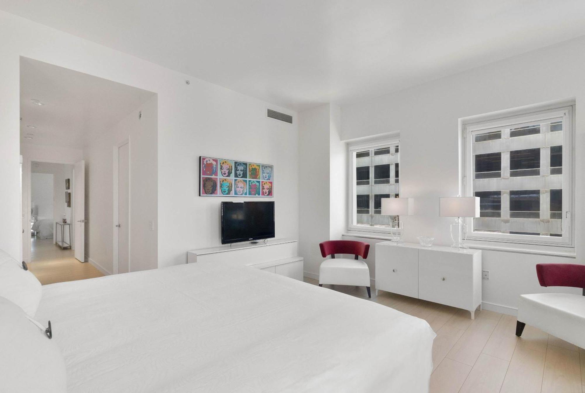 Corporate Or Luxury 4 Bedroom Penthouse Steps From Times Square Sleeps 8 Holiday home