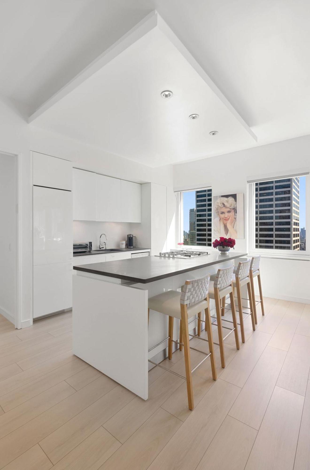 Holiday home Corporate Or Luxury 4 Bedroom Penthouse Steps From Times Square Sleeps 8 *